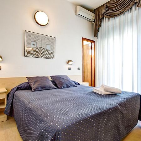 Hotel Villa Dei Gerani Rimini Exteriör bild