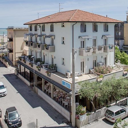 Hotel Villa Dei Gerani Rimini Exteriör bild