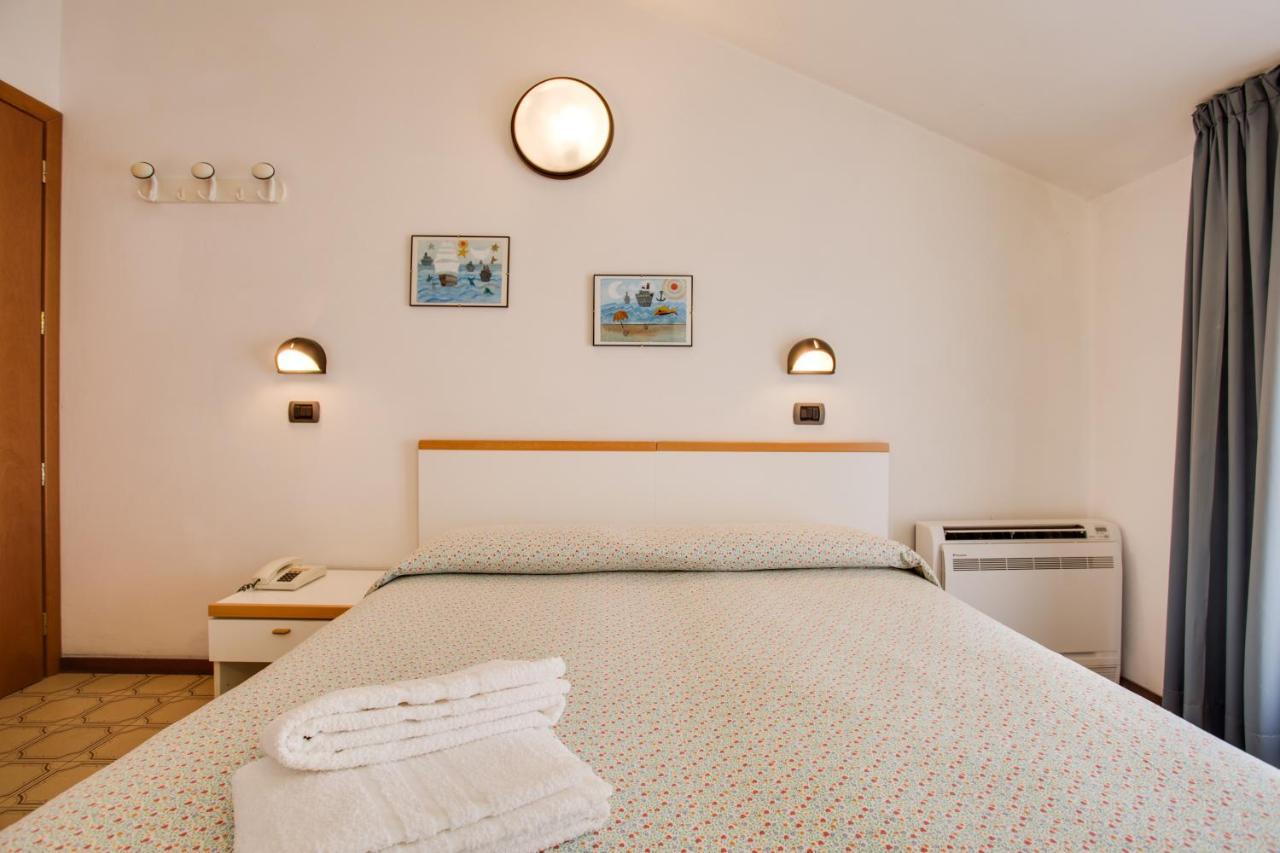 Hotel Villa Dei Gerani Rimini Exteriör bild