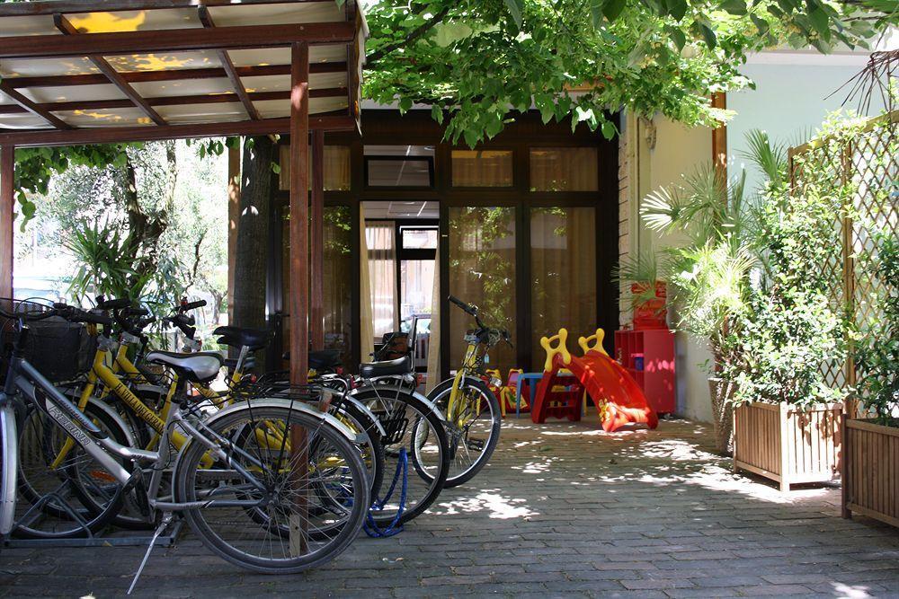 Hotel Villa Dei Gerani Rimini Exteriör bild