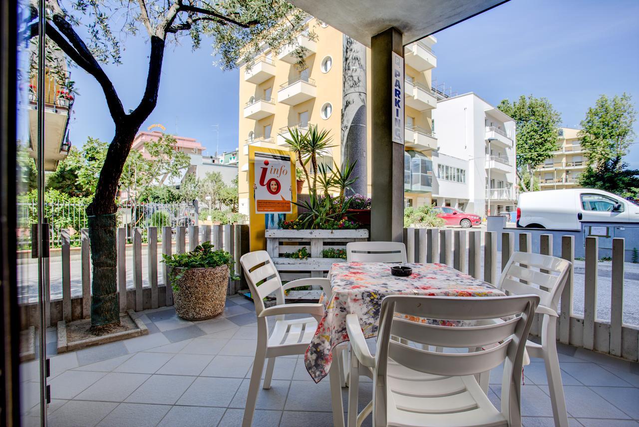 Hotel Villa Dei Gerani Rimini Exteriör bild