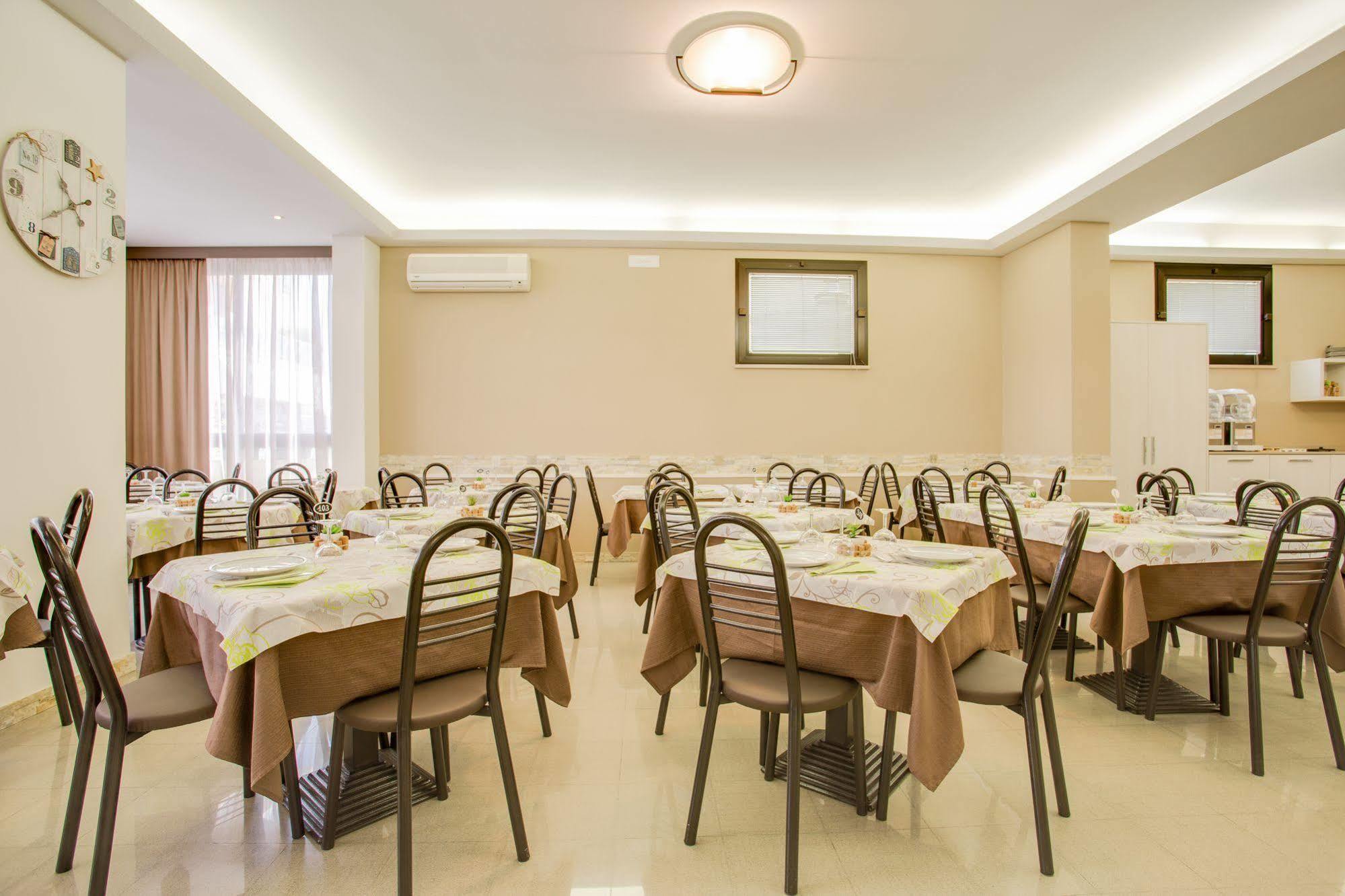 Hotel Villa Dei Gerani Rimini Exteriör bild