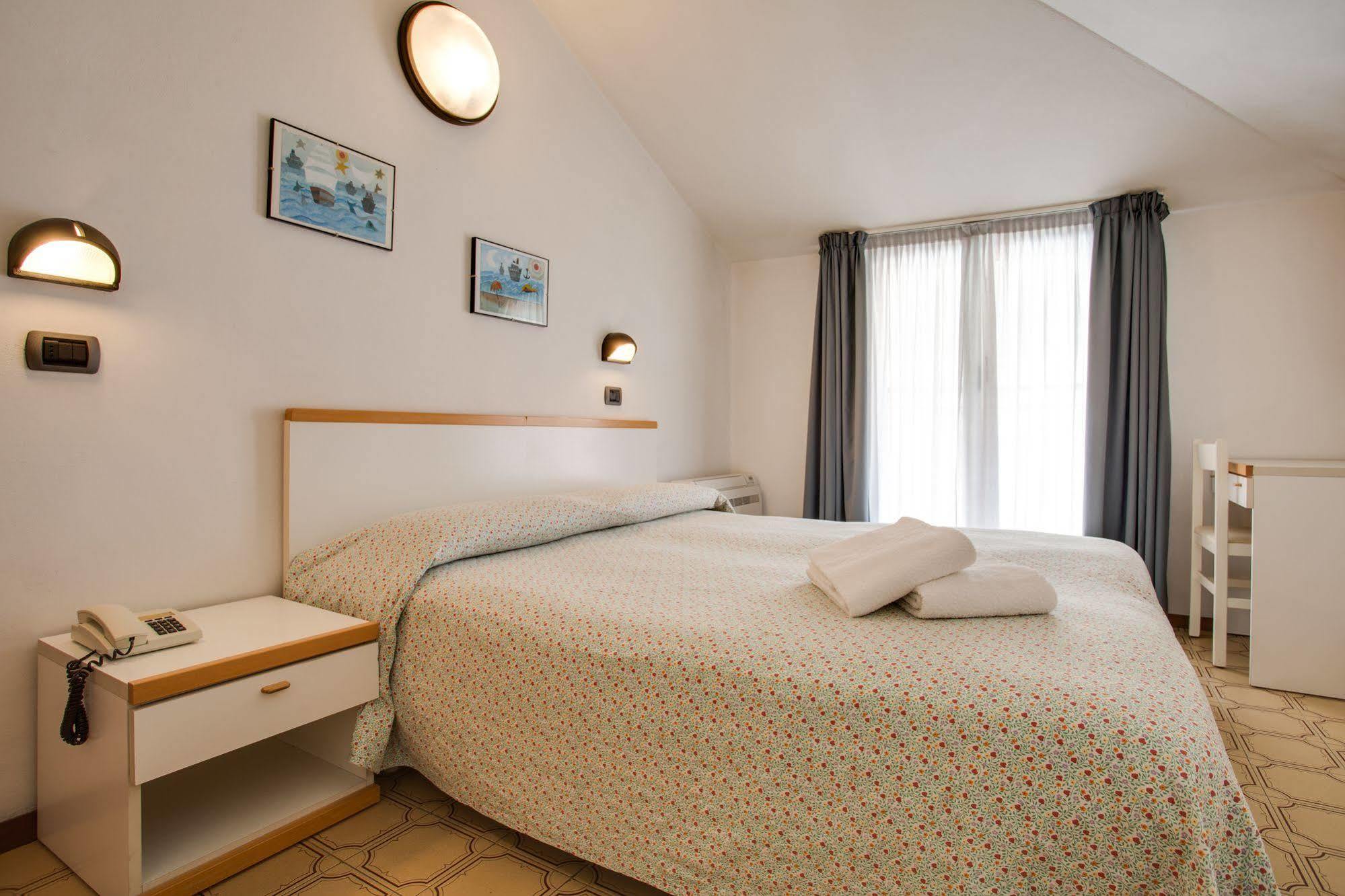 Hotel Villa Dei Gerani Rimini Exteriör bild